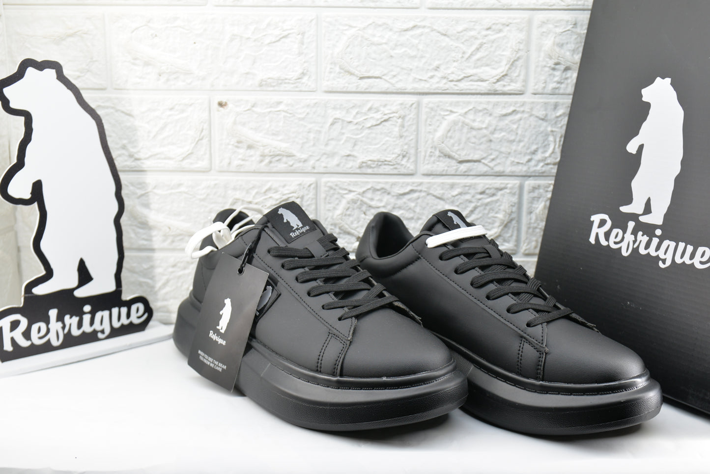 Sneakers Refrigue ART. PATRICK SMOKY BALCK