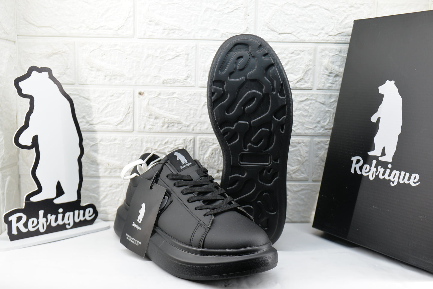 Sneakers Refrigue ART. PATRICK SMOKY BALCK