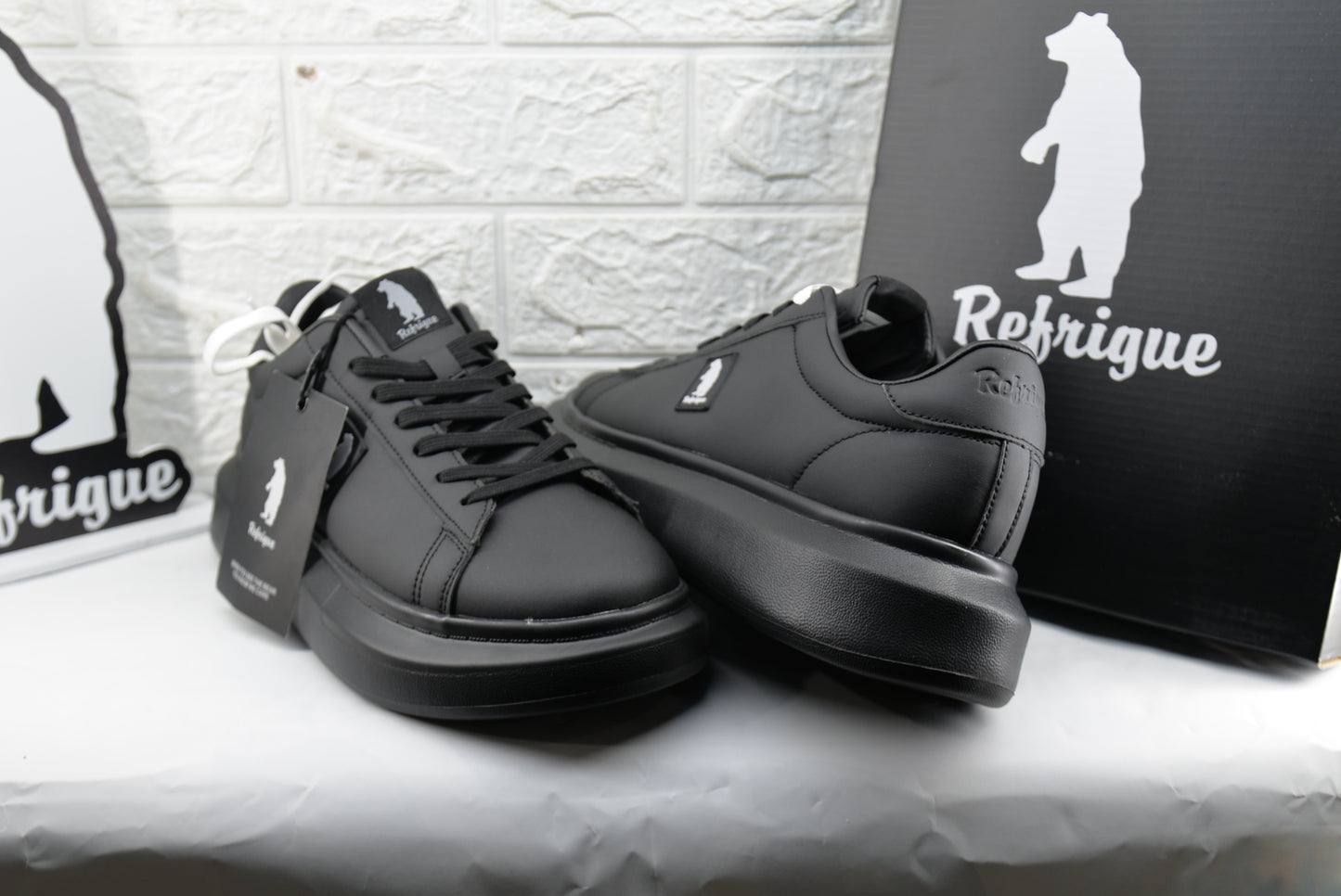 Sneakers Refrigue ART. PATRICK SMOKY BALCK